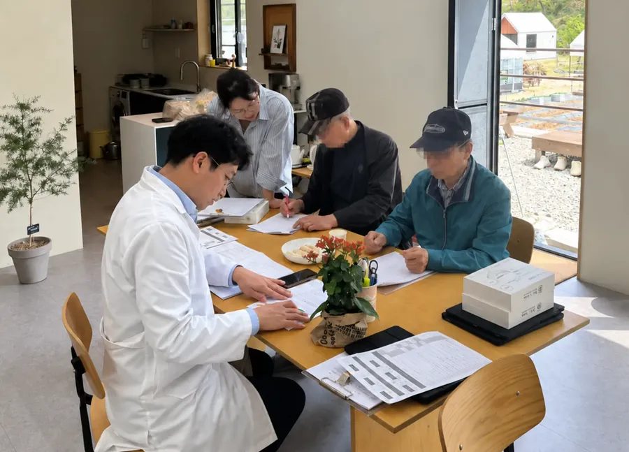연구소에서 참여자를 평가하는 모습